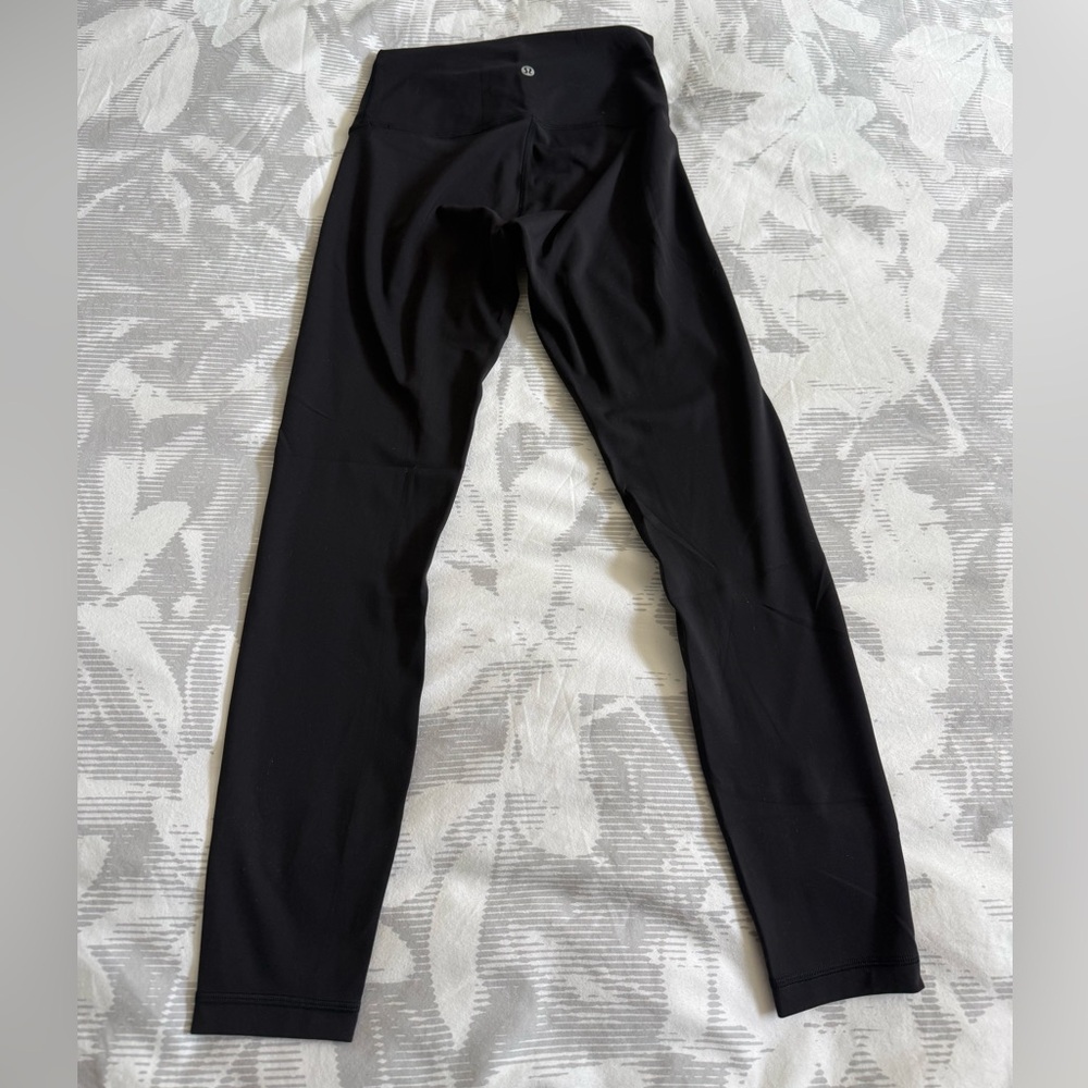 Lulu Wunder Leggings, size 6